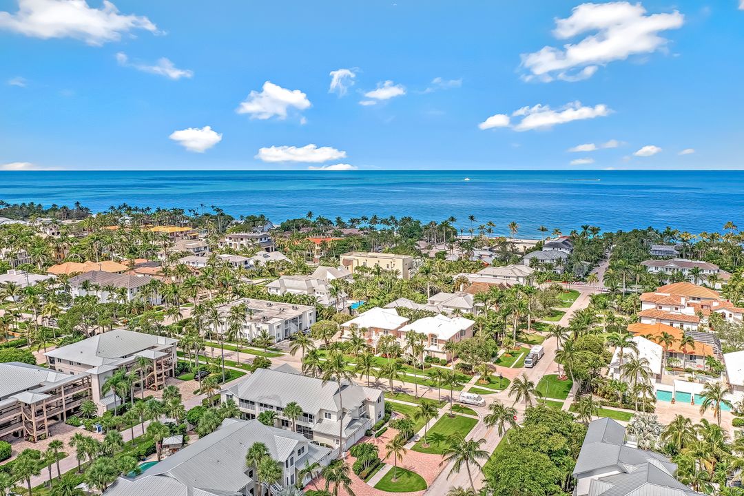 433 2nd St S, Naples, FL 34102