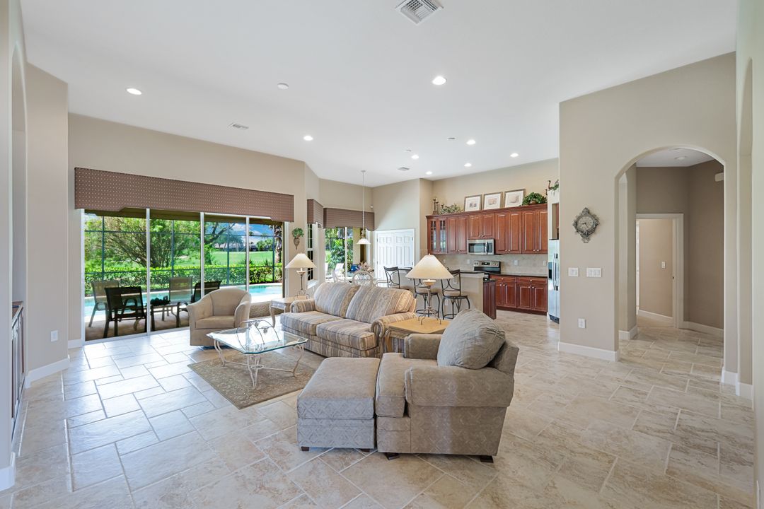 12118 Wicklow Ln, Naples, FL 34120