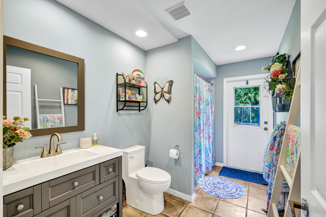 350 Henley Dr, Naples, FL 34104