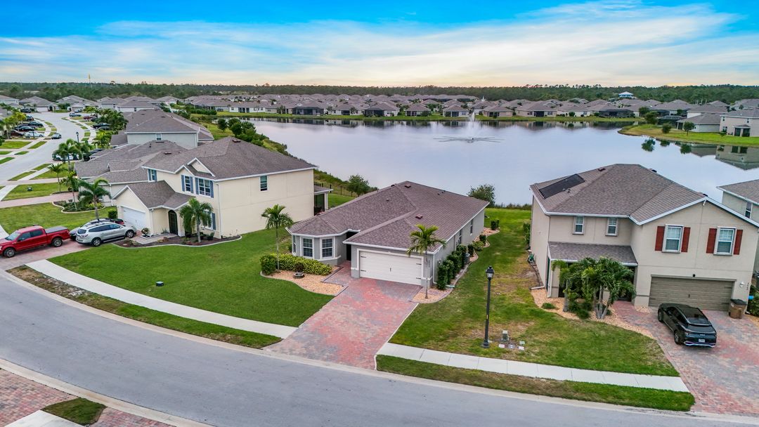 3440 Cancun Ct, Cape Coral, FL 33909