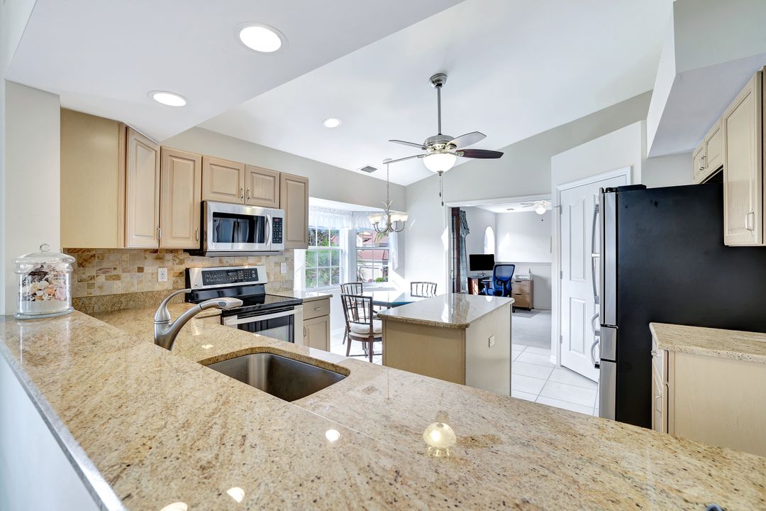 6200 Reserve Cir #404, Naples, FL 34119