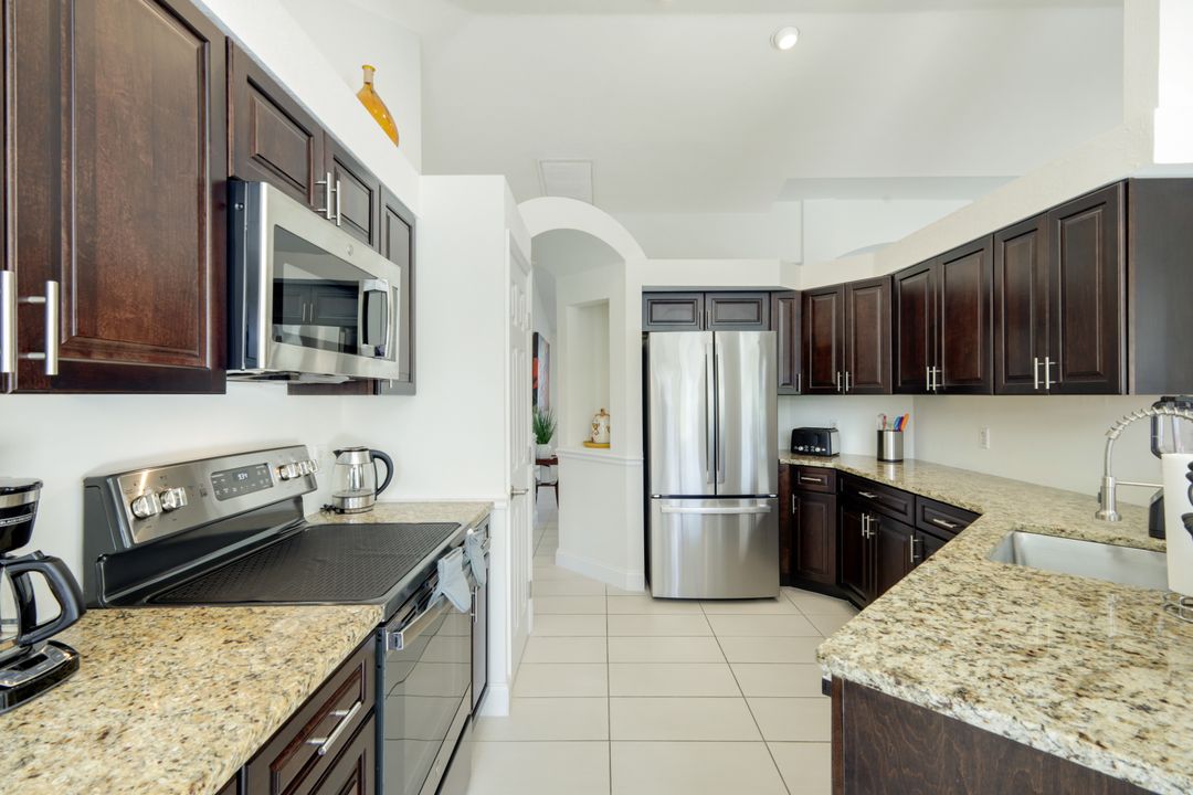 1058 SW 57th St, Cape Coral, FL 33914