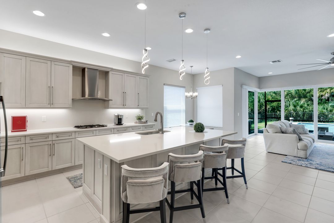 11855 Gardenia Ave, Naples, FL 34120
