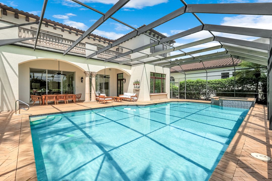 2861 Capistrano Way, Naples, FL 34105