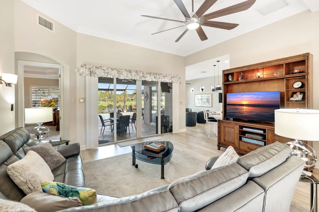 9127 Crystal Ct, Naples, FL 34120