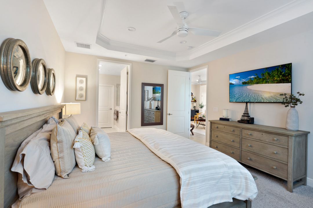 2542 Seychelles Dr #702, Naples, FL 34112