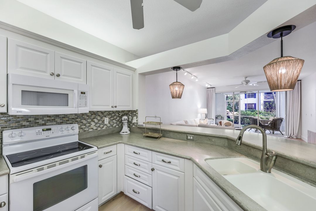 7108 Barrington Cir #2-102, Naples, FL 34108