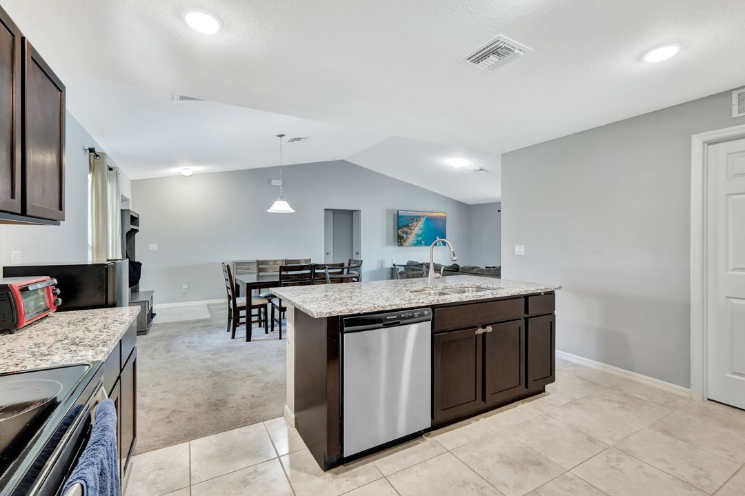 2612 NE 5th Ave, Cape Coral, FL 33909