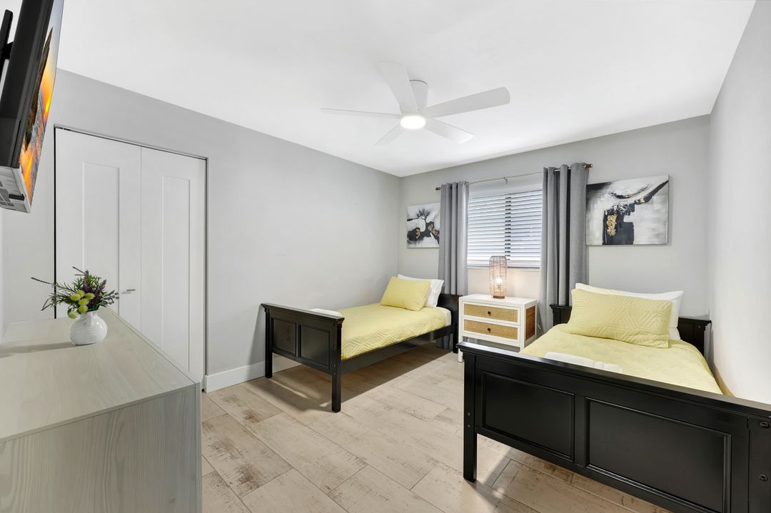 761 99th Ave N, Naples, FL 34108