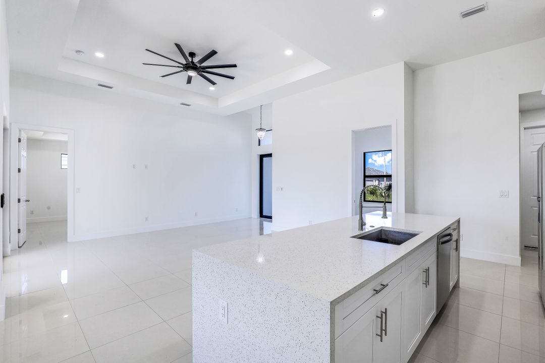 420 SW 31st Pl, Cape Coral, FL 33991