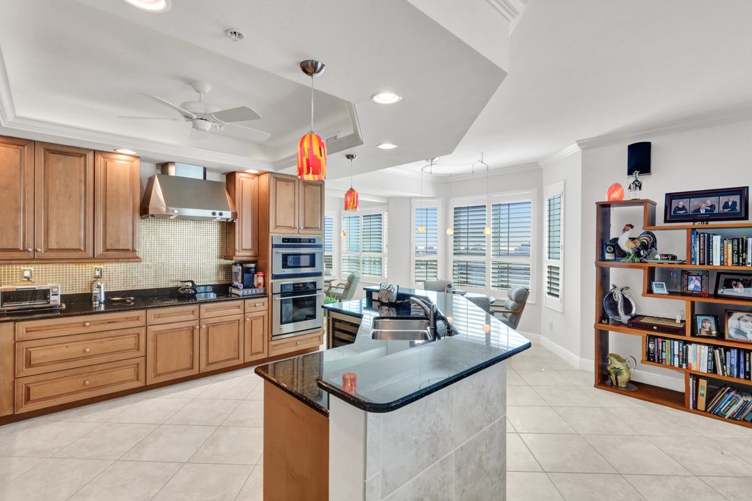 285 Grande Way #1601, Naples, FL 34110