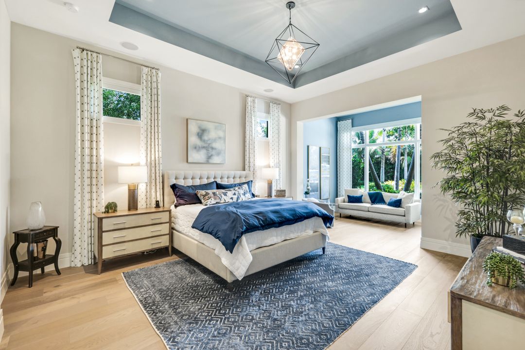 112 Hickory Rd, Naples, FL 34108