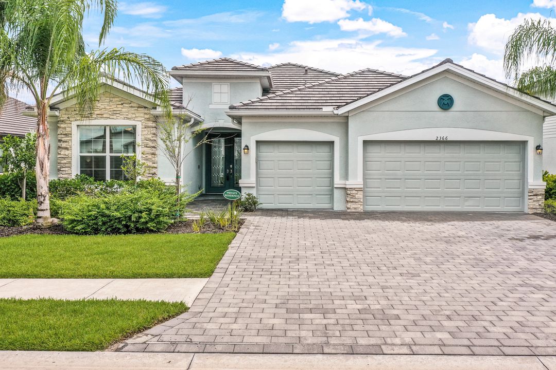 2366 Tangerine Ln, Naples, FL 34120