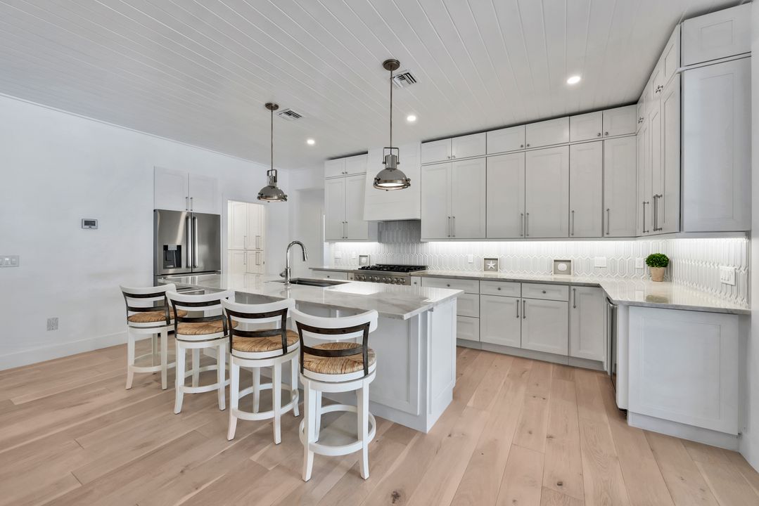 535 93rd Ave N, Naples, FL 34108