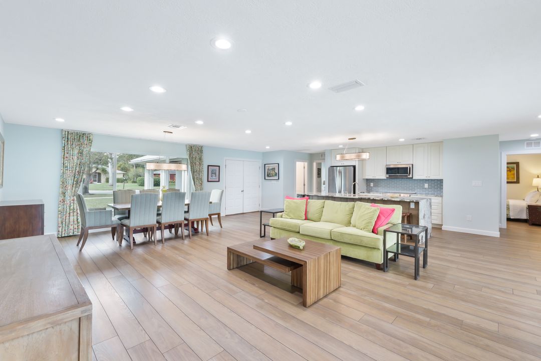 2218 Kings Lake Blvd, Naples, FL 34112