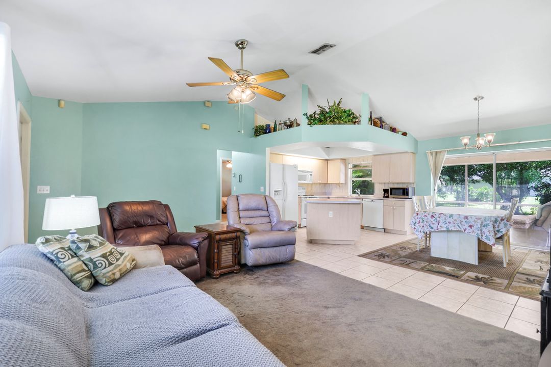 1015 SE 4th Pl, Cape Coral, FL 33990