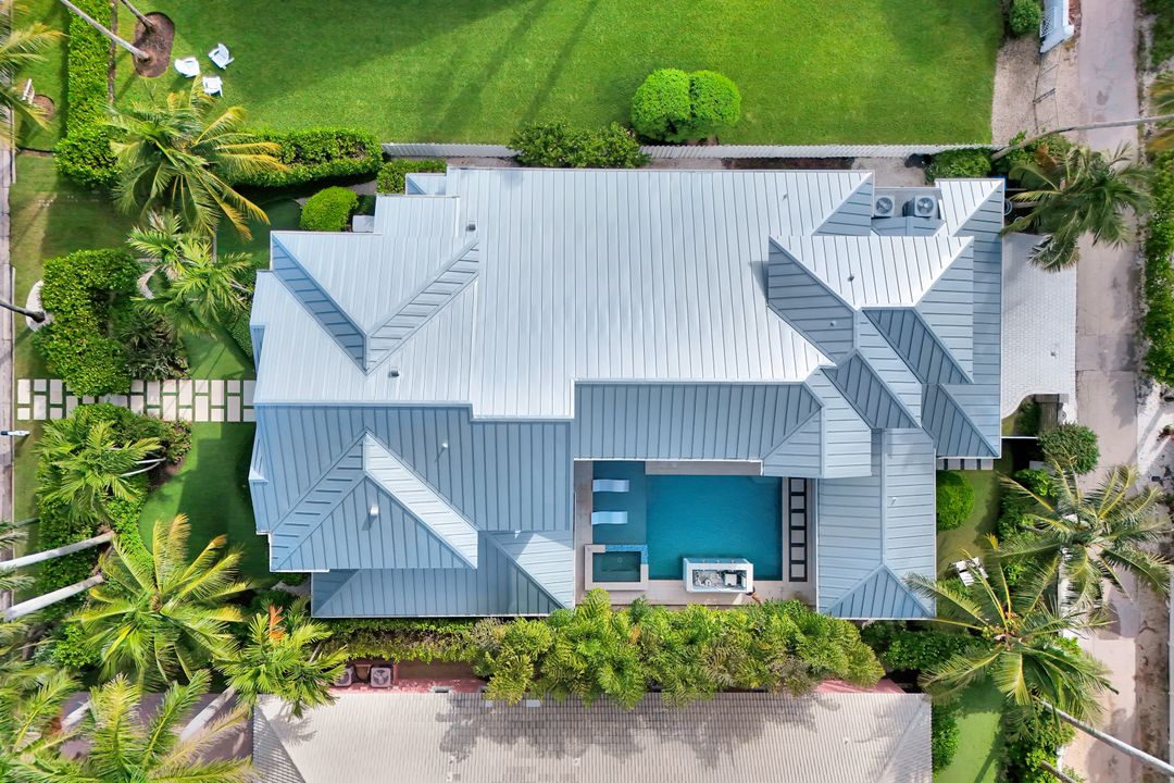 160 Broad Ave S, Naples, FL 34102