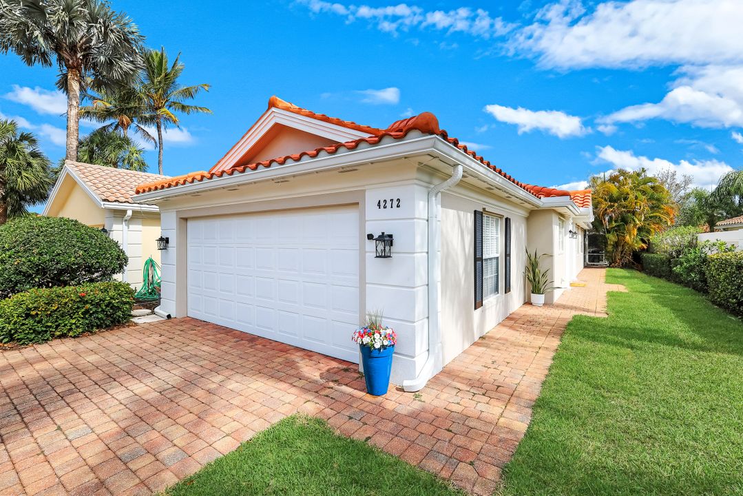 4272 Redonda Ln, Naples, FL 34119