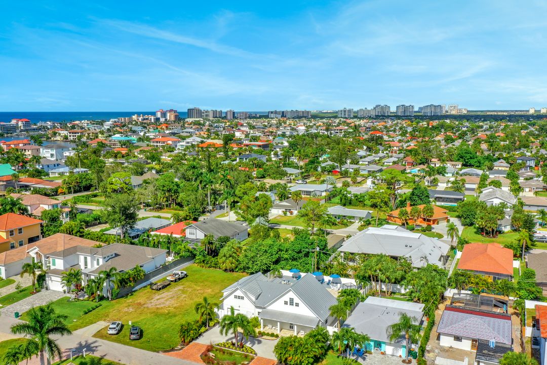 535 93rd Ave N, Naples, FL 34108