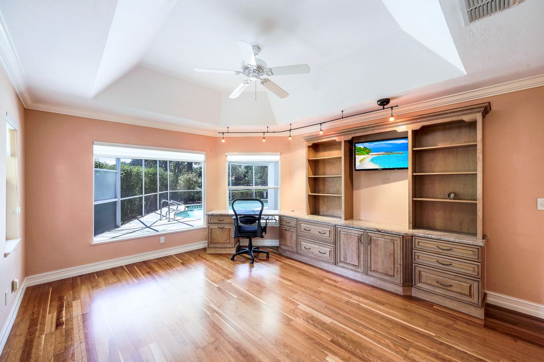 1940 Timberline Dr, Naples, FL 34109