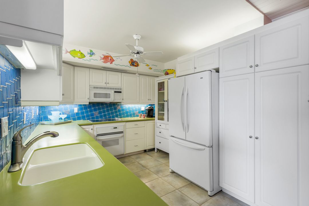 1977 Gulf Shore Blvd N #303, Naples, FL 34102