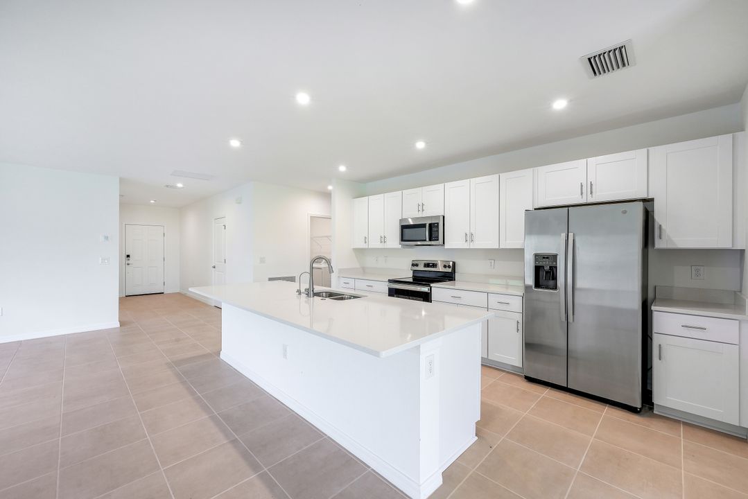 2714 SW 3rd Ln, Cape Coral, FL 33991