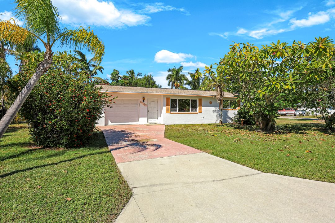 4862 Catalina Dr, Naples, FL 34112