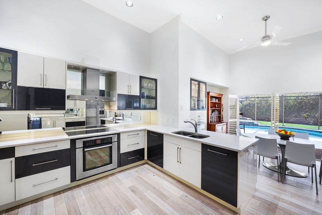 382 Carlton Pl, Naples, FL 34108