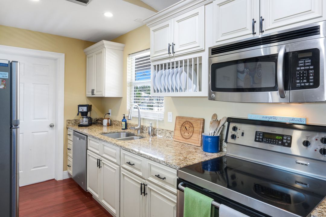 4741 Pembrooke Ln, Bonita Springs, FL 34134