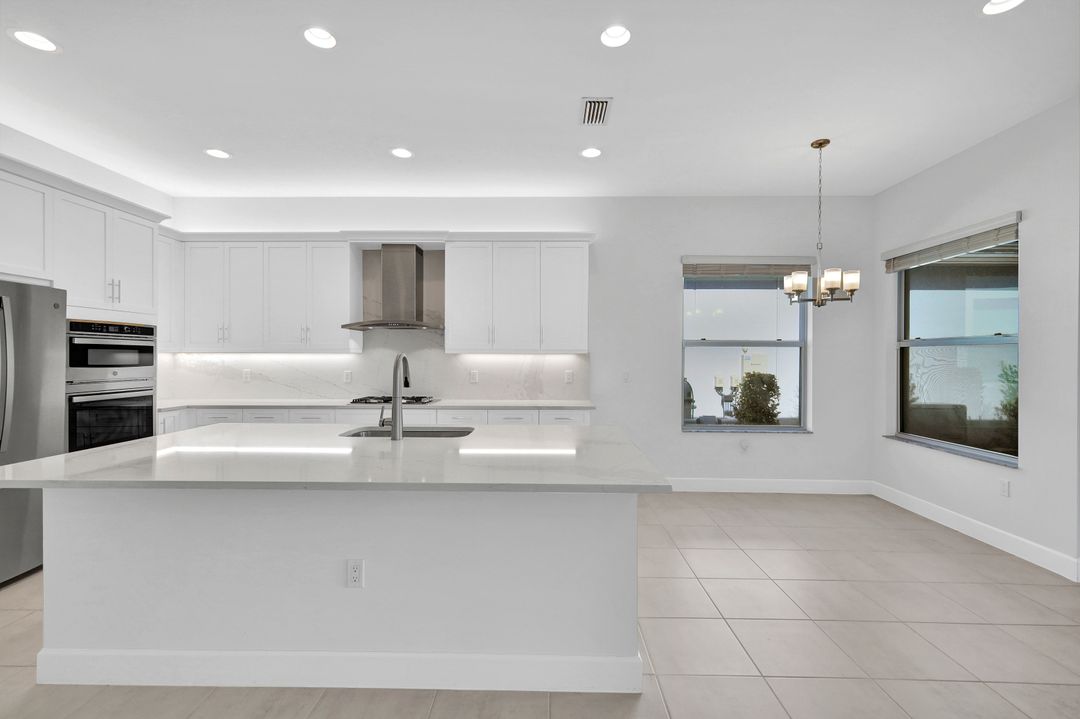 12261 Windamere Trl, Naples, FL 34120