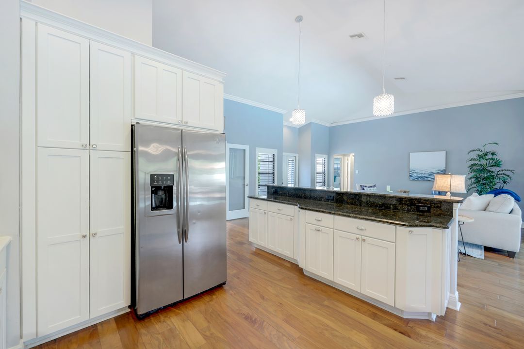 430 Cypress Way E, Naples, FL 34110