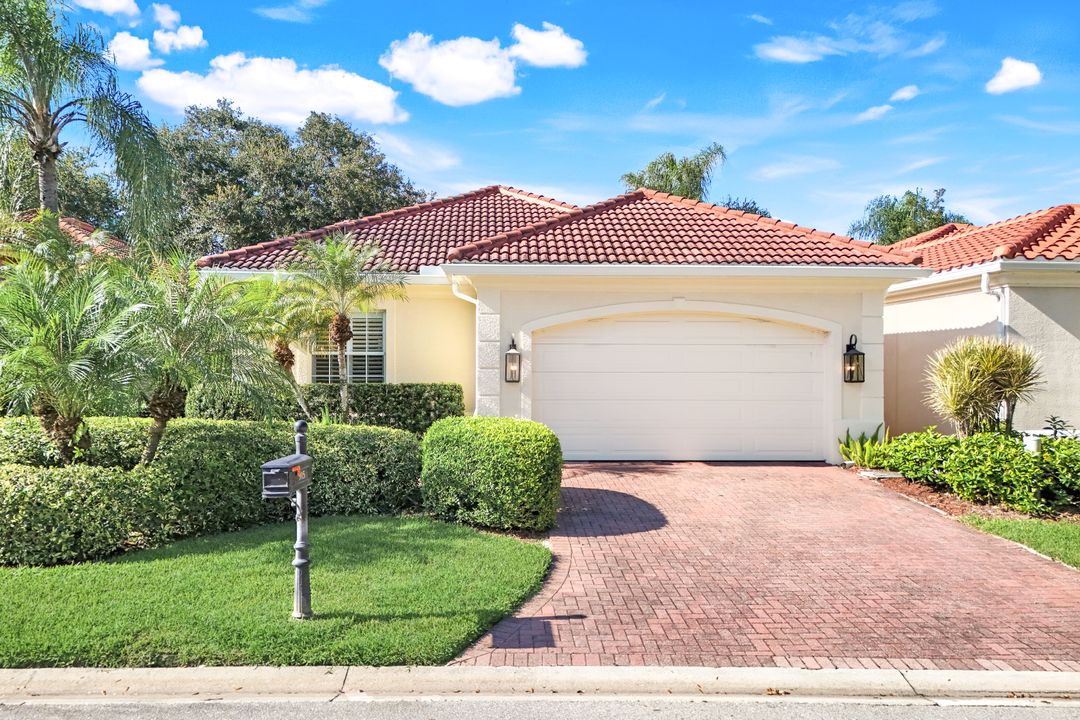 915 Fountain Run, Naples, FL 34119