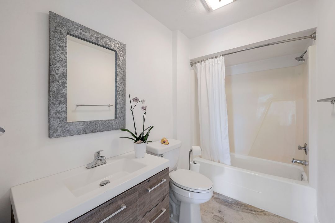 318 Grapewood Ct, Marco Island, FL 34145