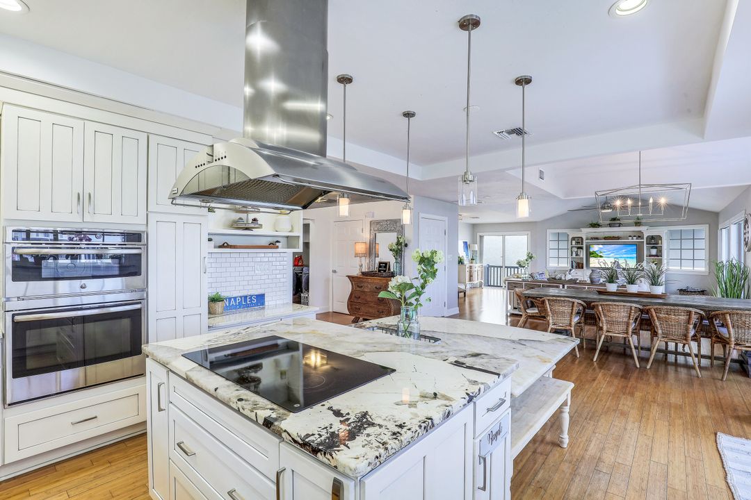 437 Tradewinds Ave, Naples, FL 34108
