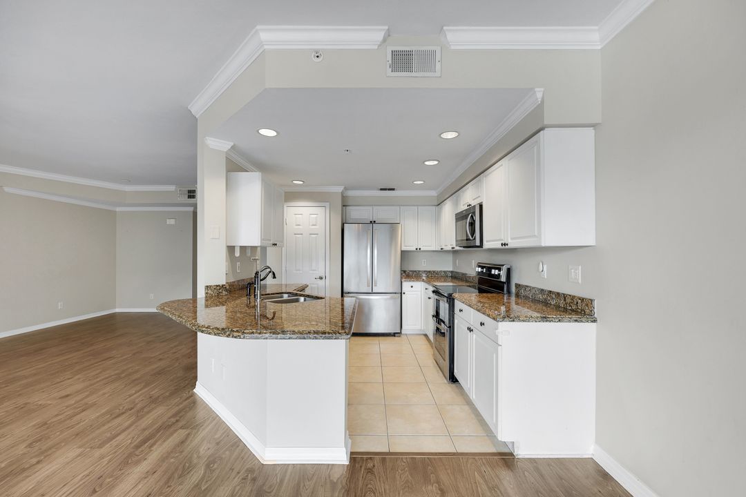 7756 Gardner Dr #102, Naples, FL 34109