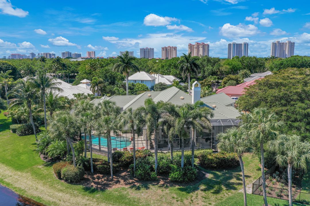 695 Ardmore Ln, Naples, FL 34108