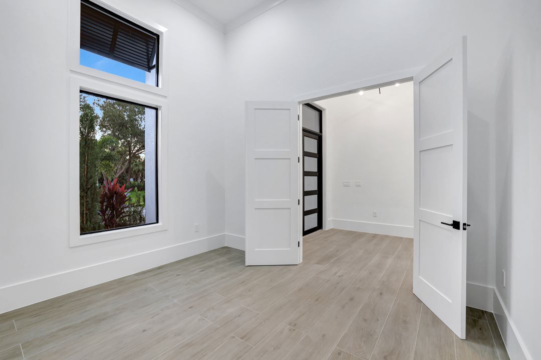 264 13th St NW, Naples, FL 34120