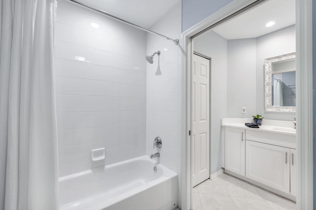 460 Launch Cir #PH06, Naples, FL 34108