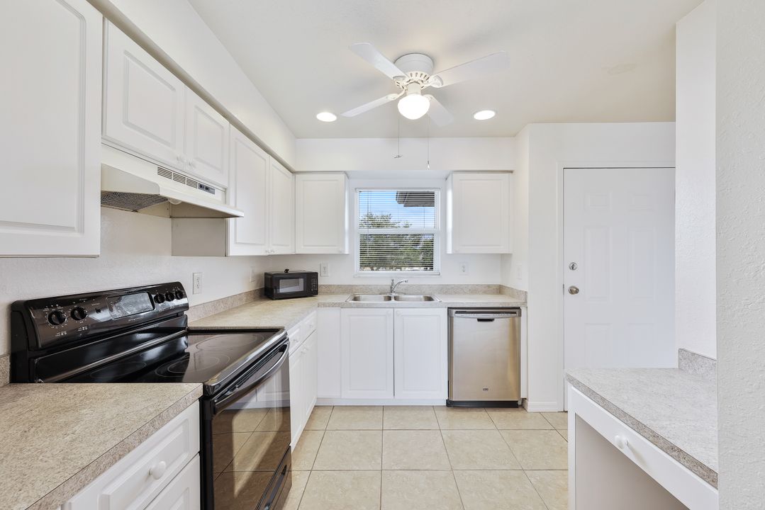 3752 Santa Barbara Blvd #202, Cape Coral, FL 33914