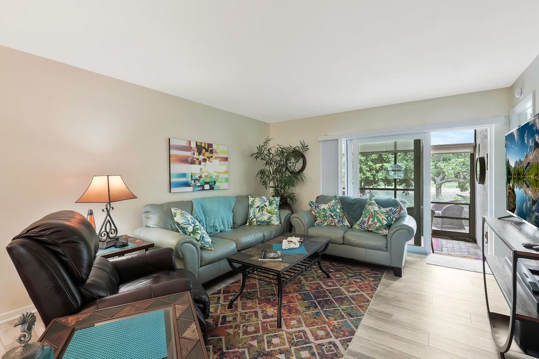 9290 Lake Park Dr #104, Fort Myers, FL 33919