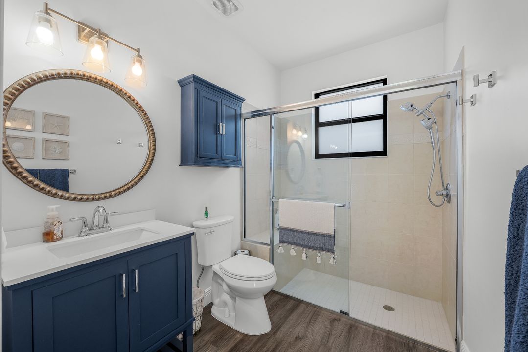 5092 Cerromar Dr, Naples, FL 34112