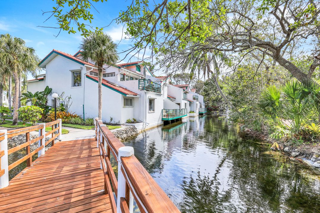 2294 Anchorage Ln #C, Naples, FL 34104