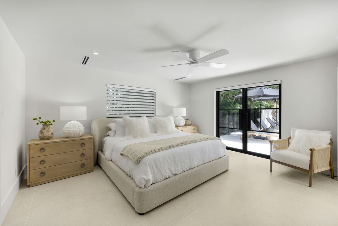 1095 Sandpiper St, Naples, FL 34102