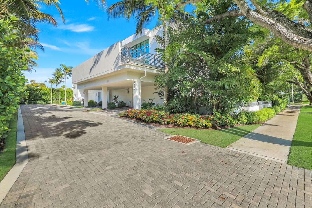 335 Banyan Blvd, Naples, FL 34102