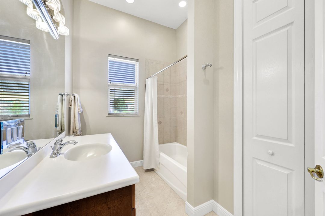 10205 Avonleigh Dr, Bonita Springs, FL 34135