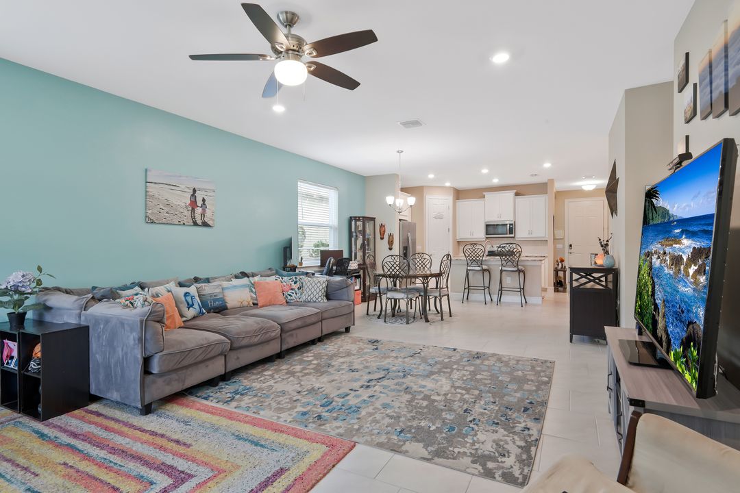 836 Heather Lk Ave, Cape Coral, FL 33993