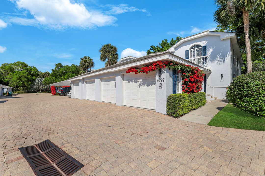 7092 Barrington Cir #102, Naples, FL 34108