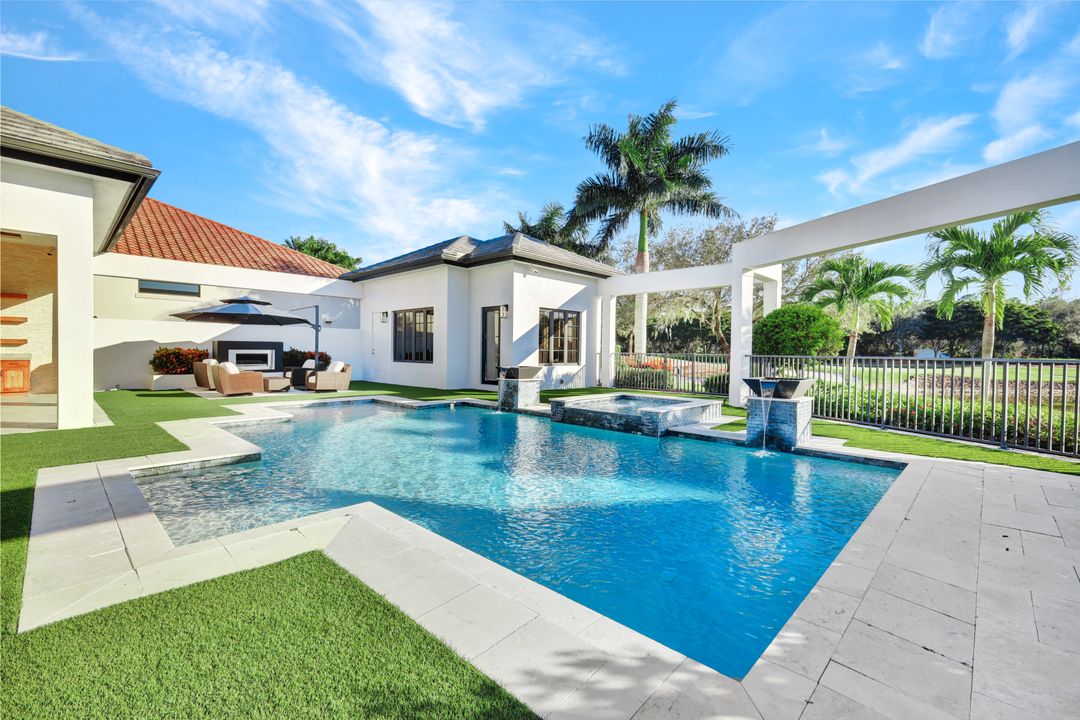 16988 Fairgrove Way, Naples, FL 34110