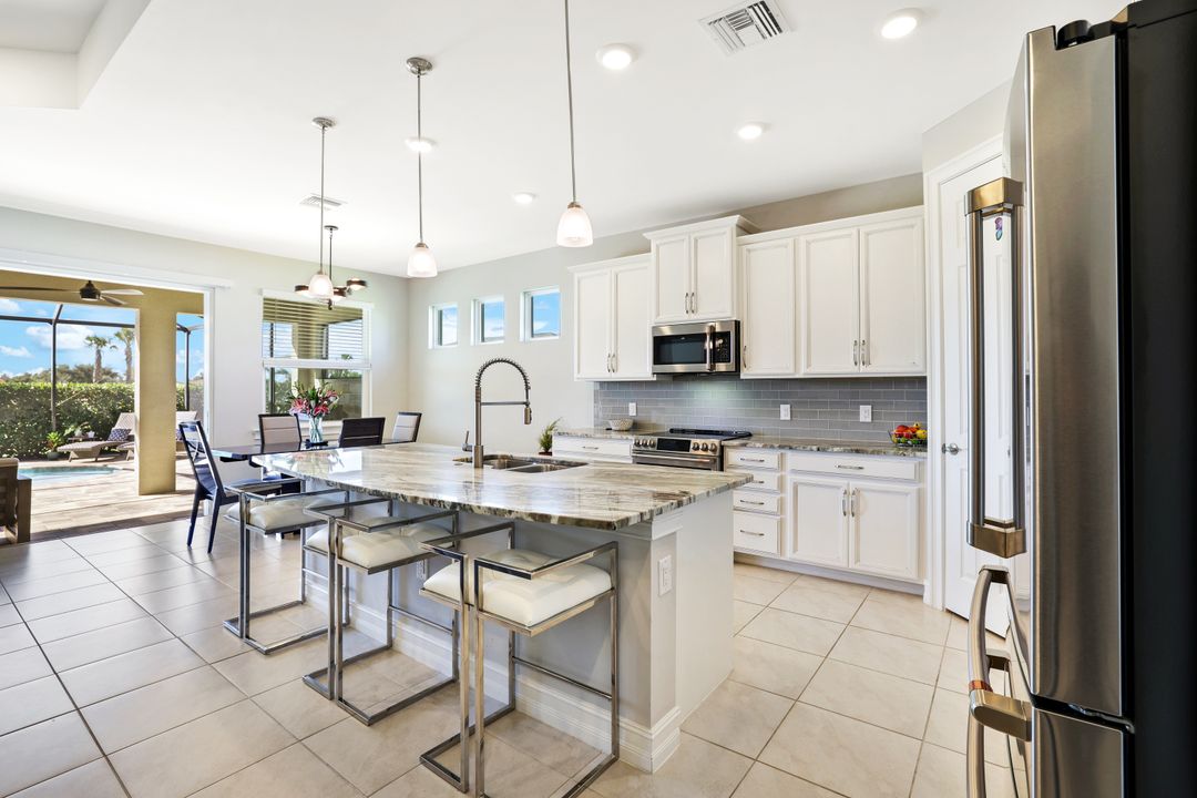 18680 Ensenada Dr, Naples, FL 34114