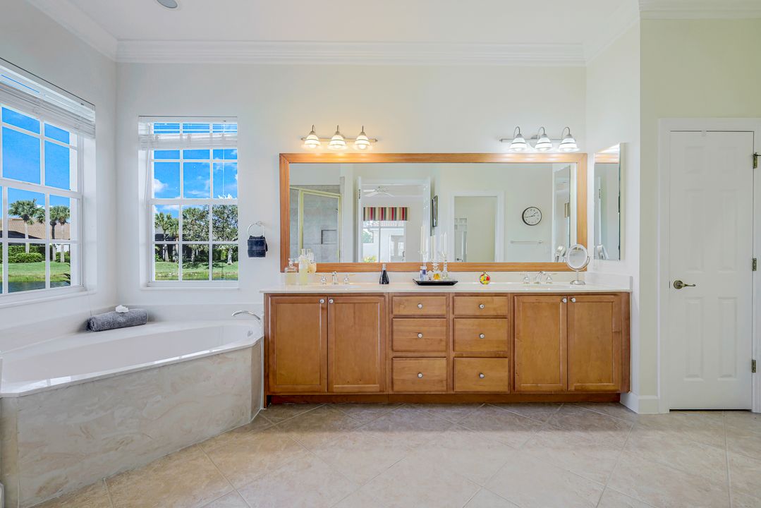15835 Delasol Ln, Naples, FL 34110